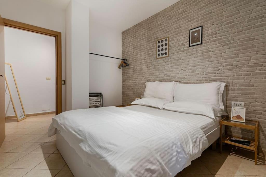 New Bazaar Apartment ติรานา ภายนอก รูปภาพ